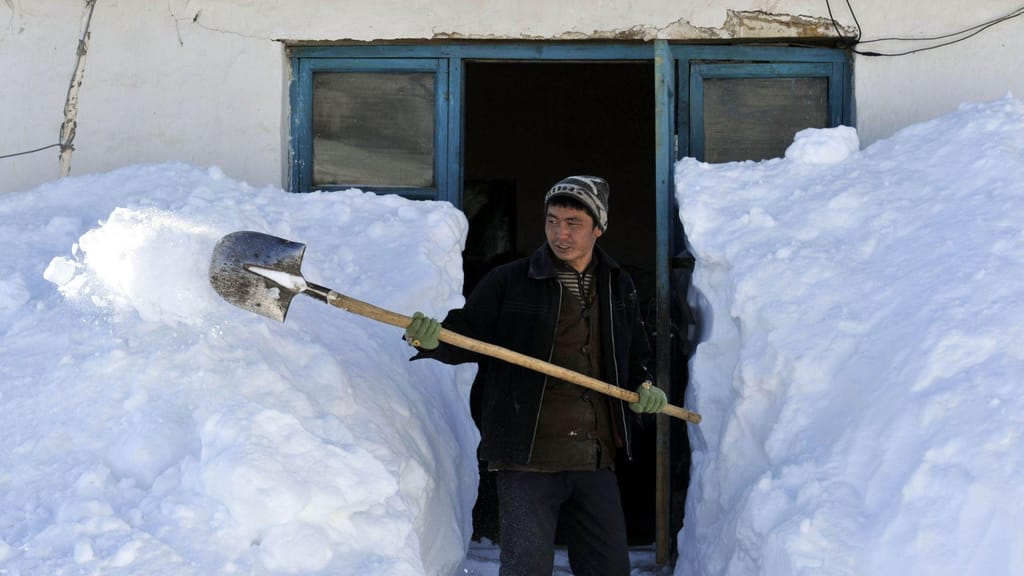 Neve em Xinjiang, China (AP Photo/Xinhua, Shen Qiao)