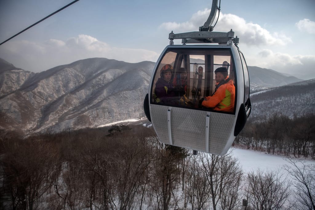 Estância de esqui de Masikryong, na Coreia do Norte: teleférico até ao cume. Carl Court/Getty Images via CNN Newsource
