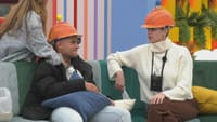 Intimidade aumenta: Érica Silva provoca André Lopes com 'cócegas no mamilo' - Big Brother