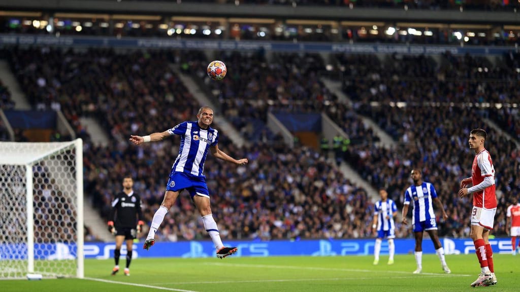 Pepe em destaque na vitória do FC Porto sobre o Arsenal (AP Photo/Luis Vieira)