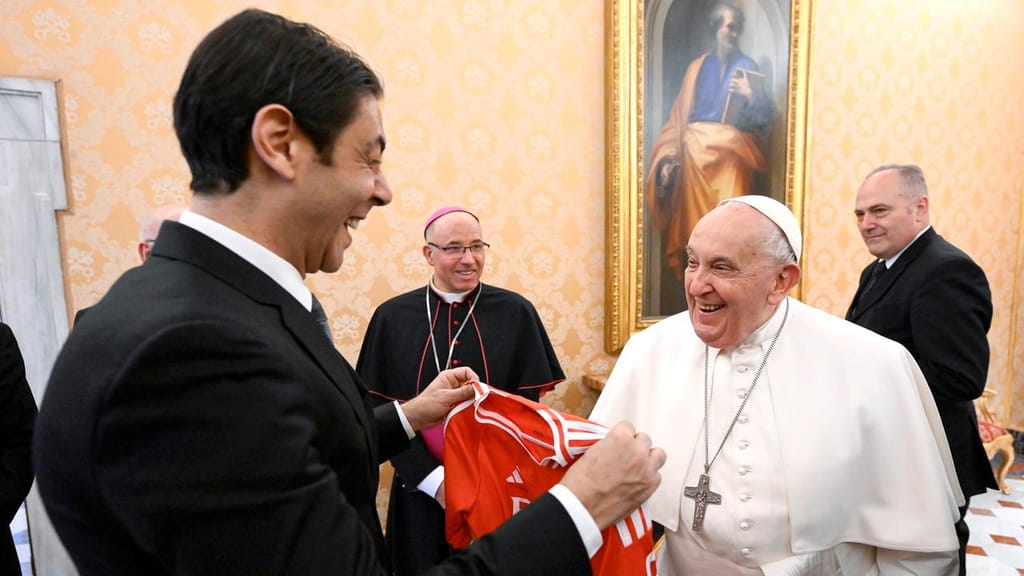 Rui Costa e Papa Francisco (Foto: Getty Images)