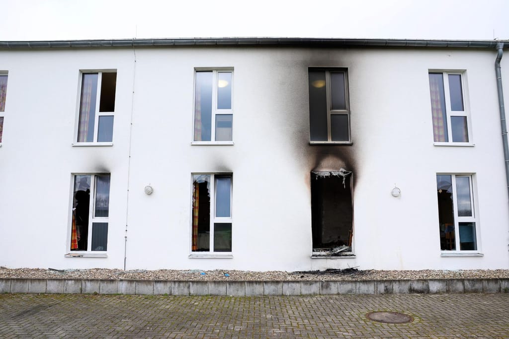 Incêndio num lar de idosos em Bedburg-Hau (EPA)