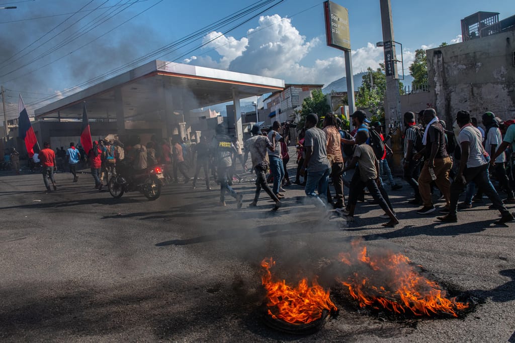 Violência gangues Haiti Port-au-Prince (Johnson Sabin/EPA)