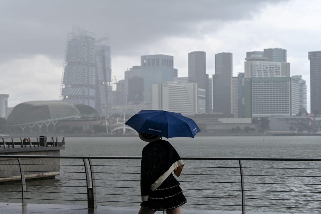 Dia de chuva em Singapura (Roslan Rahman/AFP/Getty Images)
