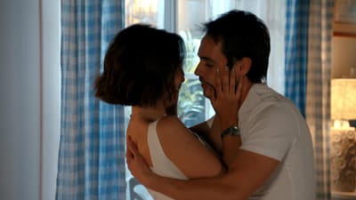 Carlos e Ana Carolina vivem noite escaldante de amor - TVI