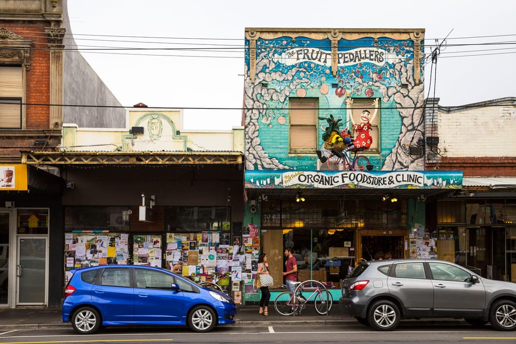 No primeiro lugar está a High Street, em Melbourne, Austrália, elogiada pela sua vibração e espírito comunitário. (Fonte: Time Out's coolest streets for 2024)