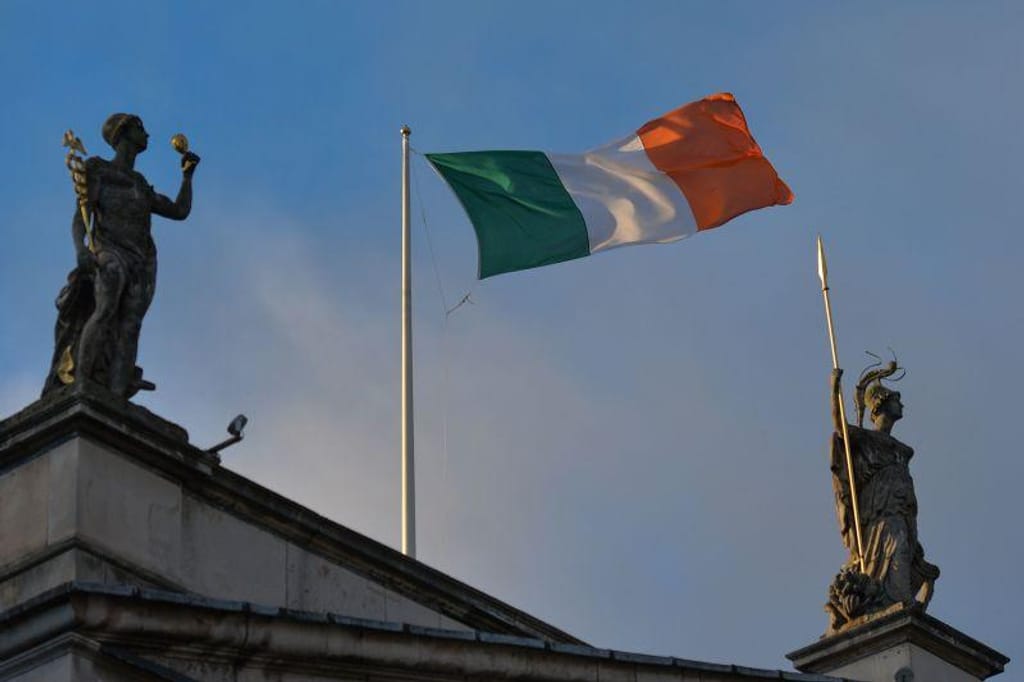 Bandeira da Irlanda Foto Artur Widak_NurPhoto_Getty Images