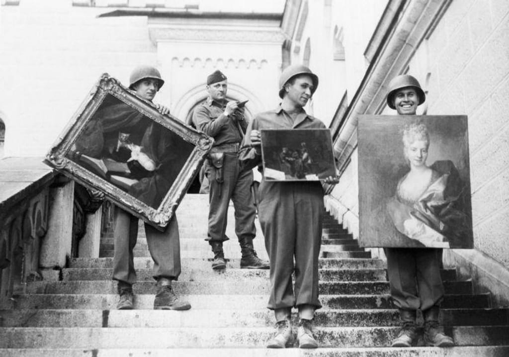 Arte roubada pelos nazis na II Guerra Mundial (ver créditos na foto)