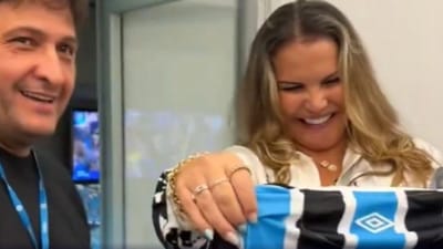 VÍDEO: Kátia Aveiro recebe camisola com «Ronaldo» nas costas - TVI
