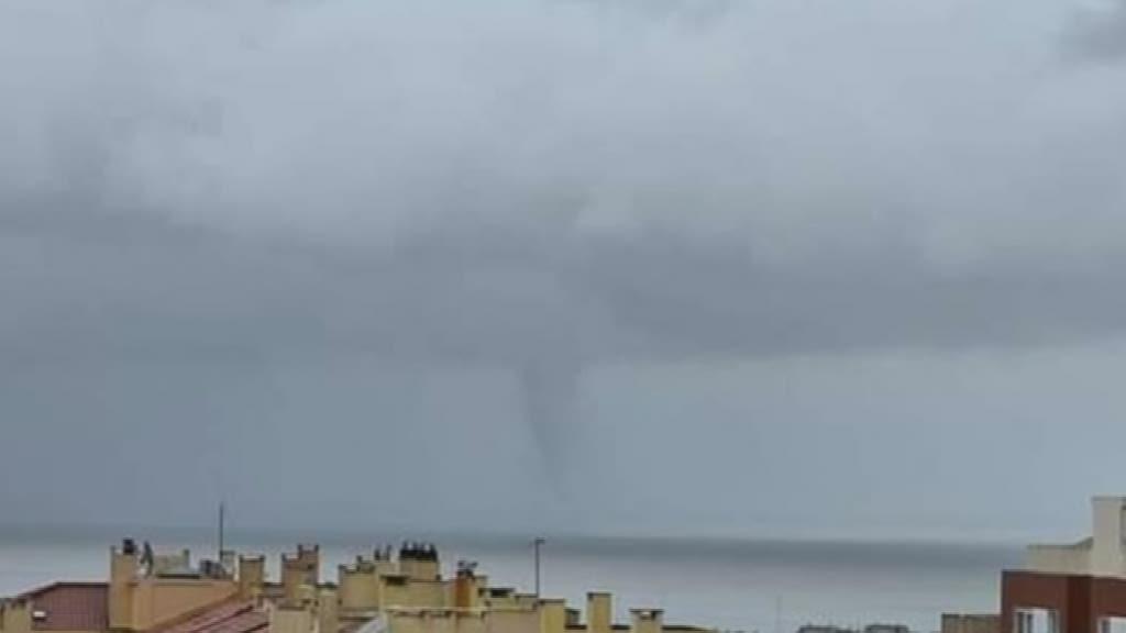 Estavam reunidos todos os ingredientes e aconteceu: mau tempo origina pequeno tornado no estuário do Tejo