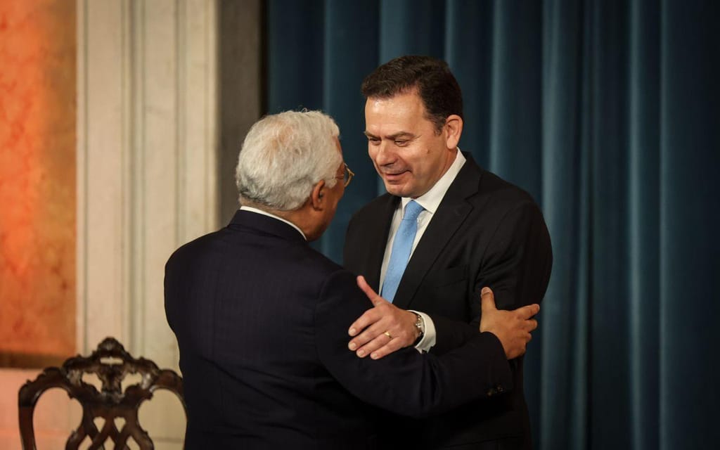 Luís Montenegro e António Costa na cerimónia da tomada de posse do novo Governo (Lusa)