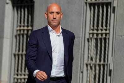 Luis Rubiales detido na chegada a Madrid - TVI