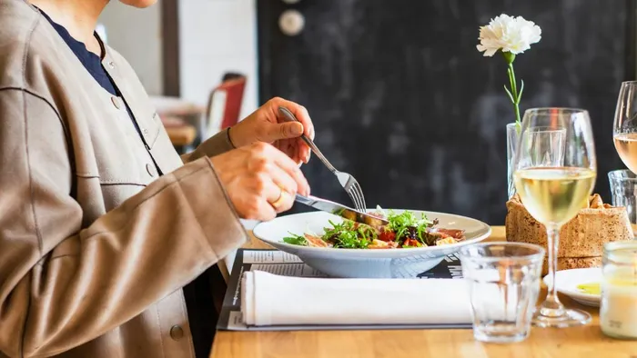 OPINIÃO | Comer: uma decisão que não tomamos sozinhos