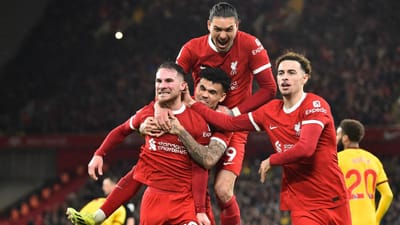 VIDEO: Darwin marca golo insólito e Liverpool treme para vencer o último - TVI