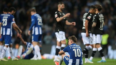 Áudios: VAR alerta e Soares Dias vê «penálti claro» no FC Porto-V. Guimarães - TVI