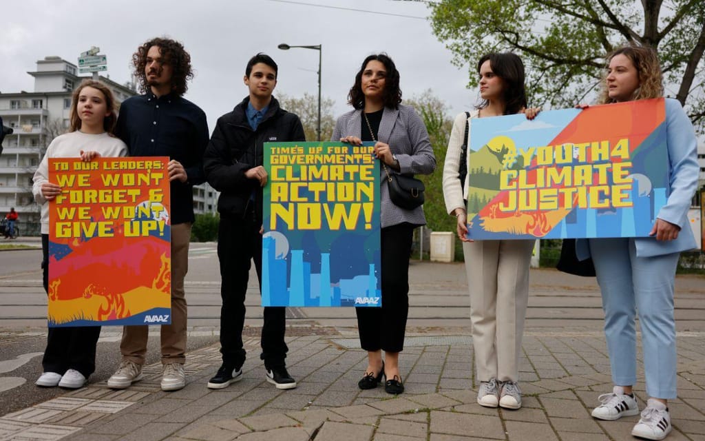 Seis jovens processam 32 países por inação climática (AP)