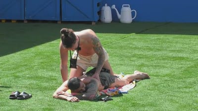 Gabriel Sousa não resiste a massagem de David: «As tuas mãos são tão sexy» - Big Brother