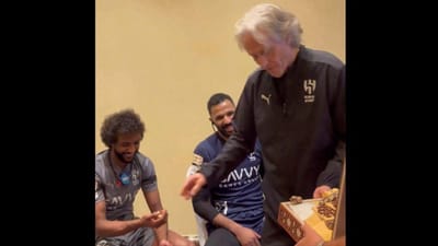 VÍDEO: em bom inglês, Jesus oferece chocolates ao plantel do Al Hilal - TVI