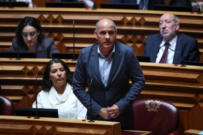 PCP avisa o PS: ao não votarem contra a moção de rejeição, os socialistas “ficam aprisionado” ao programa do Governo - TVI