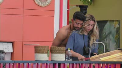 Carolina Nunes e João Oliveira: Manhã começa com mimos e aconchego - Big Brother