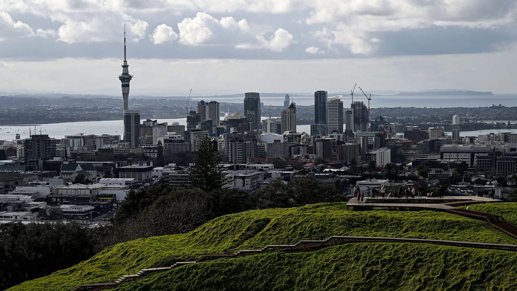Nova Zelândia reforçou as suas regras em matéria de vistos após uma imigração "quase recorde" em 2023 (Saeed Khan/AFP/Getty Images)