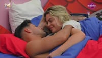 Alerta romance! João Oliveira beija Carolina Nunes e declara-se: «Sinto mesmo que gosto de ti» - Big Brother