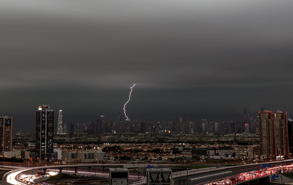 Chuva torrencial no Dubai (EPA)