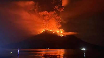 Encerrado aeroporto internacional próximo de vulcão em erupção na Indonésia - TVI