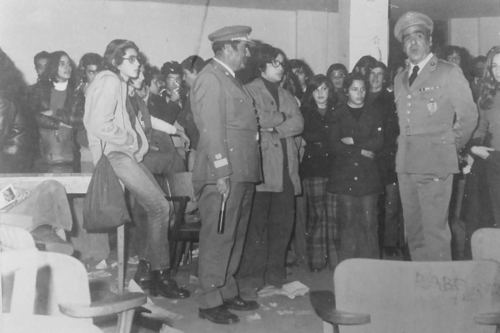 Detenção de 151 jovens do MAEESL pela polícia, 16 de dezembro de 1973 (DR)