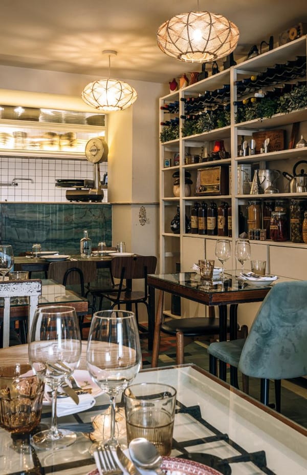 Nesta Cozinha renovada, prova-se Lisboa com um toque de modernidade