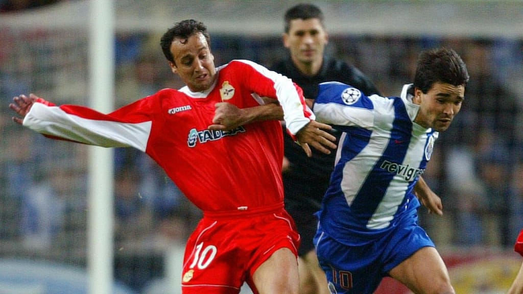 FC Porto-Deportivo em 2004 (JAVIER SORIANO/AFP via Getty Images)