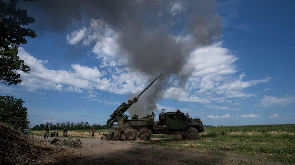 Canhão de 155mm ucraniano Bohdana (AP Photo/Evgeniy Maloletka)