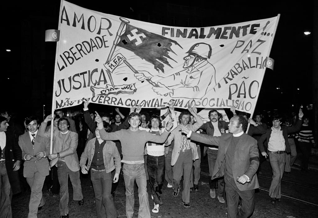 Manifestação 1 de Maio de 1974 em Lisboa (Foto de Henri Bureau/Sygma/Corbis/VCG via Getty Images)