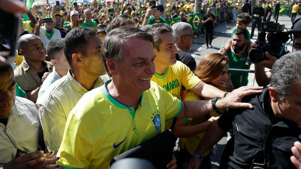 Jair Bolsonaro convocou manifestação em Copacabana, Rio de Janeiro (AP)