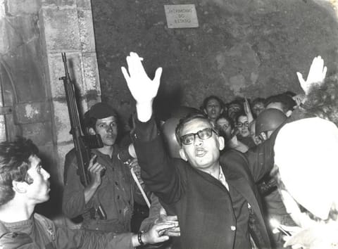 Dinis Miranda, primeiro preso político libertado da prisão de Peniche na madrugada de 27 de abril de 1974 (DR: foto de António Alves Seara/ Museu Municipal de Peniche)