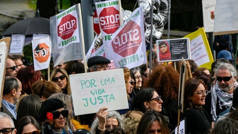 Manifestação Stop e Vida Justa encontram-se em frente do Parlamento - 25 de fevereiro de 2023 (Horacio Villalobos/ Corbis via Getty Images)