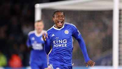 Fatawu assina «hat-trick» e Leicester fica a uma vitória da Premier League - TVI