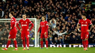 VÍDEO: Liverpool perde dérbi com o Everton e fica mais longe do título - TVI