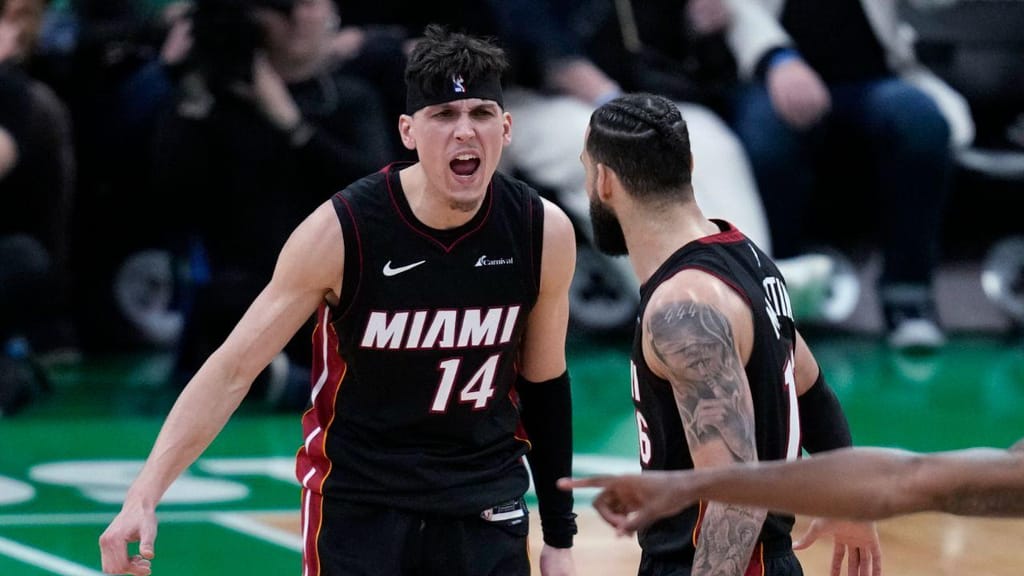 Boston Celtics-Miami Heat (AP Photo/Charles Krupa)