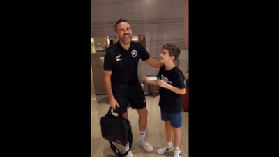 VÍDEO: criança pede a Artur Jorge que não atenda o telemóvel... a Ronaldo - TVI