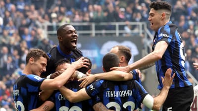Campeão Inter bate Torino com bis de Çalhanoglu em jogo histórico - TVI