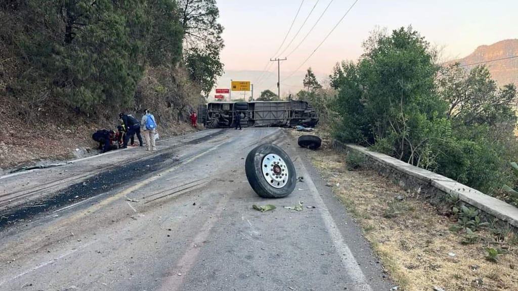 Acidente de autocarro em Guanajuato, México (Cruz Vermelha de Toluca)