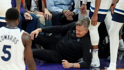 VÍDEO: treinador da NBA sofre rotura no joelho ao ser derrubado por próprio jogador - TVI