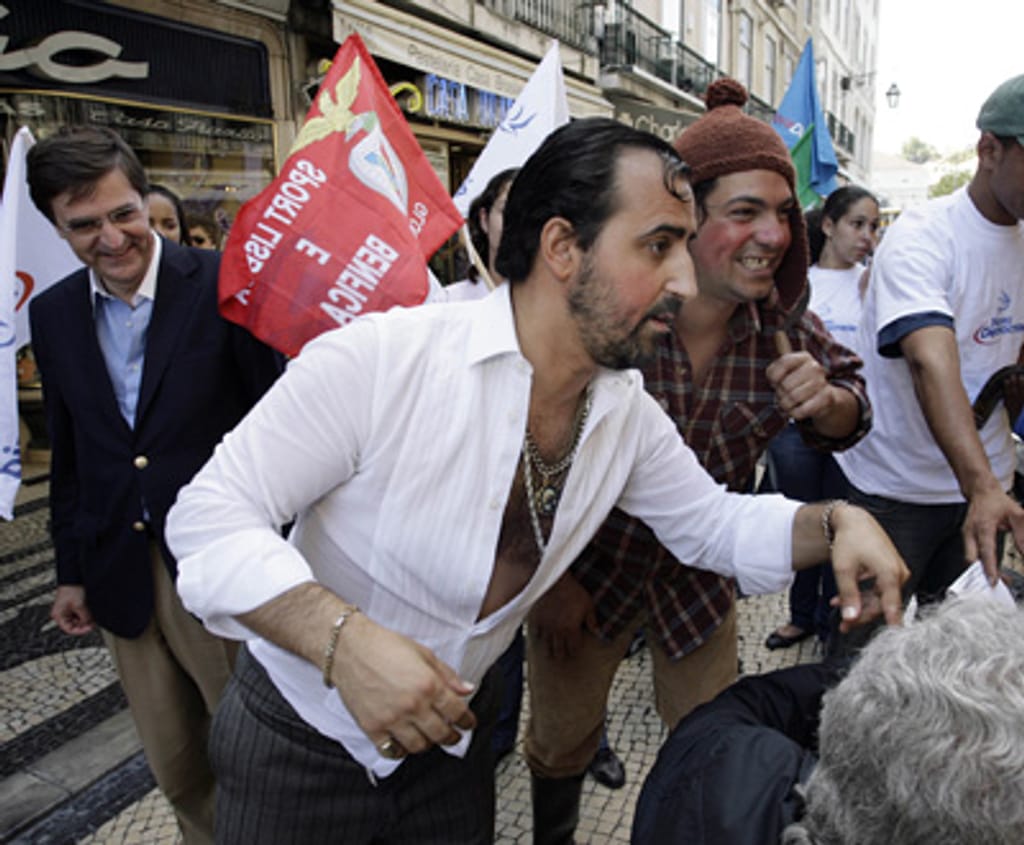 Manuel Monteiro acompanhado por Ginja e Bexiga. Foto MIGUEL A. LOPES/LUSA