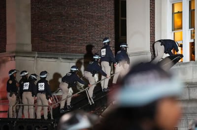 Polícia expulsa manifestantes pró-Palestina da Universidade de Columbia - TVI