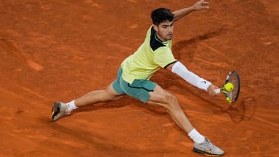 VÍDEO: bicampeão Alcaraz cai nos «quartos» do ATP de Madrid - TVI