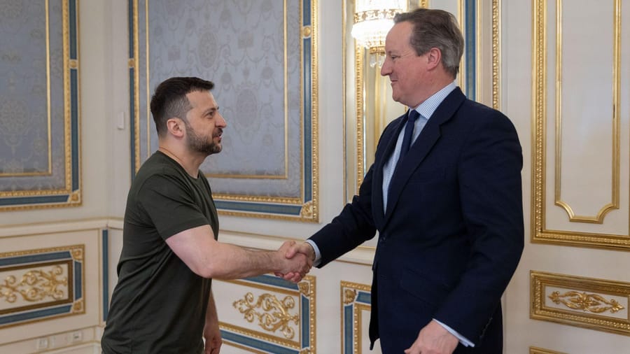 Volodymyr Zelenzky recebeu David Cameron (AP)