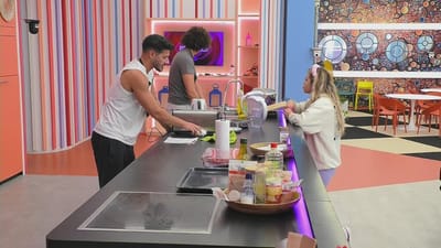 Discussão da cozinha! João Oliveira responde a Catarina Miranda: «Tens um jogo muito cansativo» - Big Brother