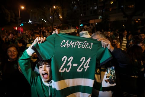 Adeptos celebram o 20.º título do Sporting (Manuel de Almeida/Lusa)