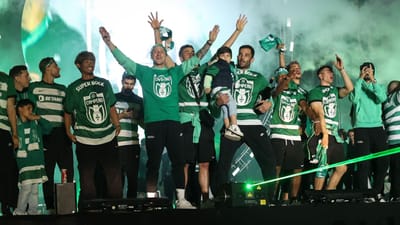 Sporting é campeão: equipa celebra com milhares de adeptos no Marquês - TVI